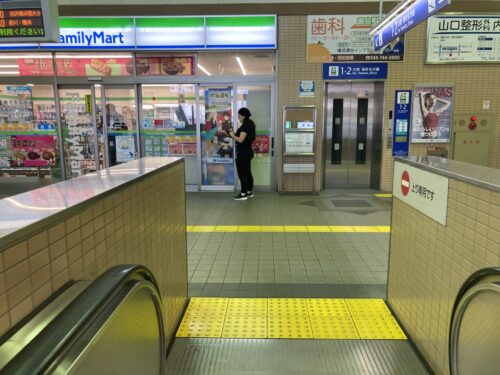 瀬谷駅ファミマ